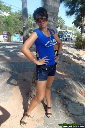 After jogging Asian hooker is in mood for spontaneous sex with tourist