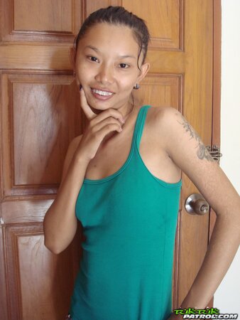 Slim model with Asian features doesn't feel embarrassed to bare boyish body