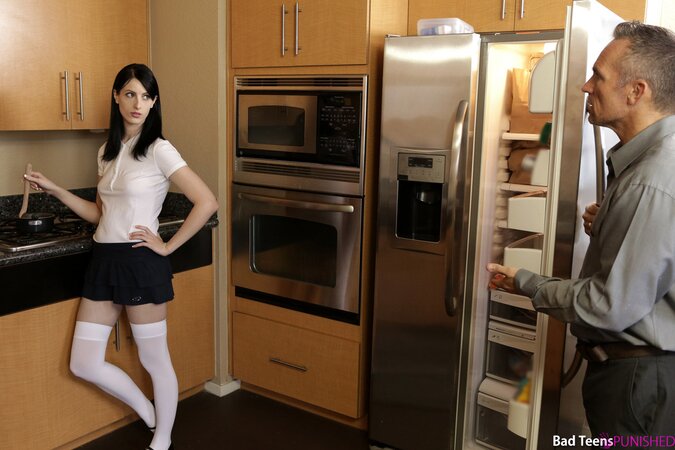 Teen has nothing to do and she invents a great idea to make it with stepdad