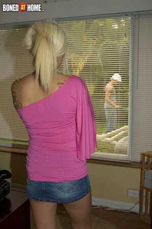 Sexy female with pierced navel needs poolboy to bonk her in the fresh air