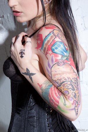 Babe in a black corset tries to cum as soon as possible with her fingers in a loo