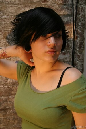 Alt girl with fancy haircut and pierced nipples doesn't feel shy showing body off