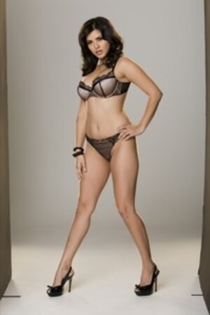 Indian model Sunny Leone presents softcore posing in beautiful lingerie