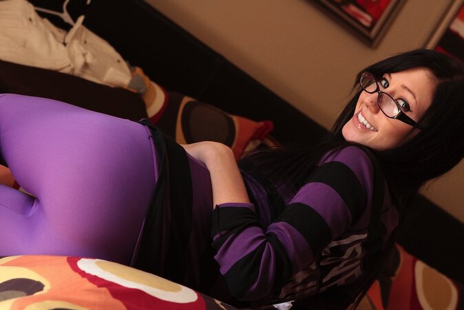 Slender young chick with glasses pulls of her yoga pants and teases shaved pussy