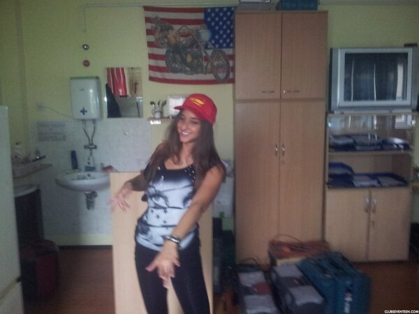 Attractive Hungarian pornstar shows an unknown side of her everyday life