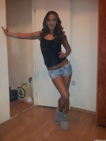 Attractive Hungarian pornstar shows an unknown side of her everyday life