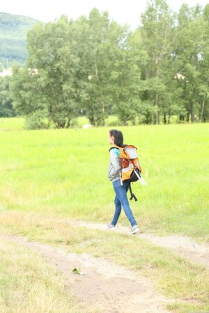 Brunette with ponytail hides behind the haystack to masturbate using a hairbrush