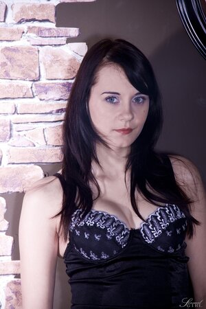 Girl with pretty face and chin dimple can pose naked after the bar is closed