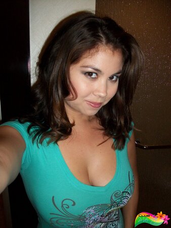 Chick of Asian origin lifts turquoise top revealing big natural melons