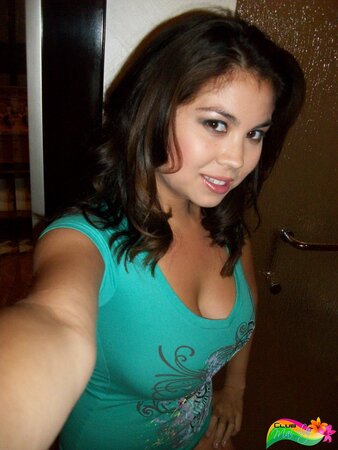Chick of Asian origin lifts turquoise top revealing big natural melons