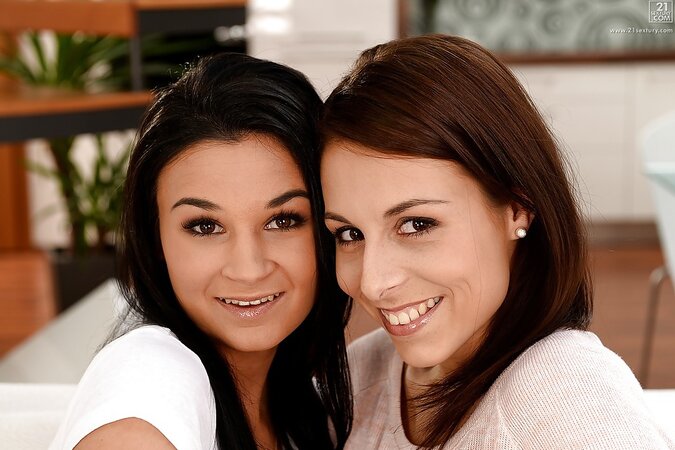 Lack of sex toys doesn't prevent horny lesbians from reaching orgasm