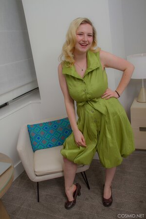 Amateur blonde housewife puts dress off to shake her huge natural boobs