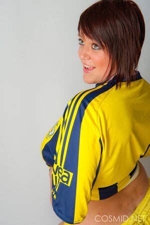 Chubby football fan pulls T-shirt off to show off her big tits and sexy panties