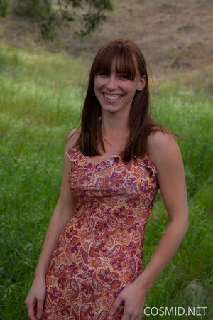 Amateur hottie with big tits wants to tan all over and strips naked in the field