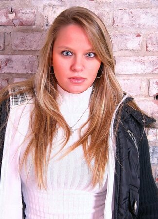 Hot like hell amateur hussy demonstrates her massive natural breasts