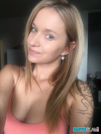 Pretty Czech charmer with tattoos shows juicy ass in self-made pictures