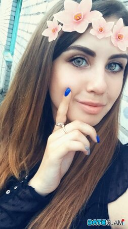 Shameless slut takes off bra and teases with her naked nipples in selfies