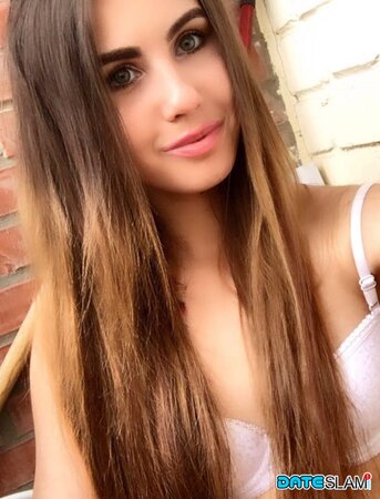 Shameless slut takes off bra and teases with her naked nipples in selfies