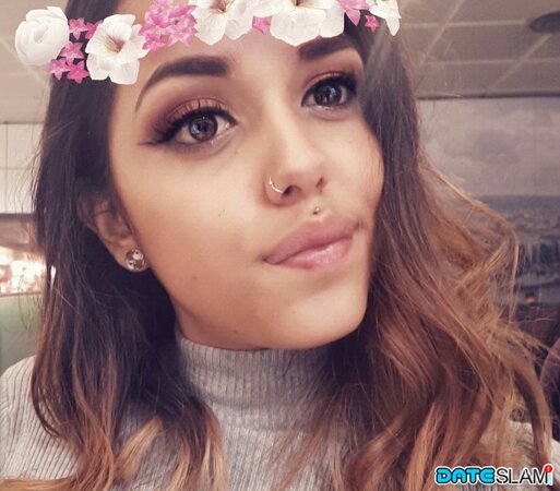 Latina MILF Esperanza Diaz's favorite selfies are those where she exposes tits