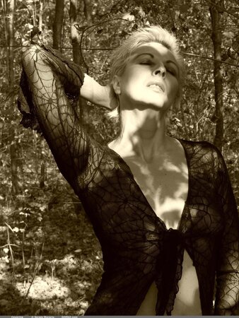 Short-haired blonde demonstrates long legs and trimmed cunny in the woods