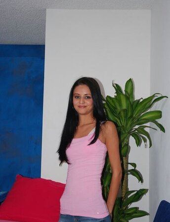 Petite sweetie got horny, so she finally agreed to give her masseur a blowjob