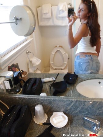 Cock-hungry sexpot was caught taking erotic pictures for her boyfriend