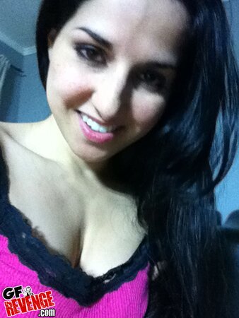 Big-assed amateur hottie plays with her trimmed pussy for the camera