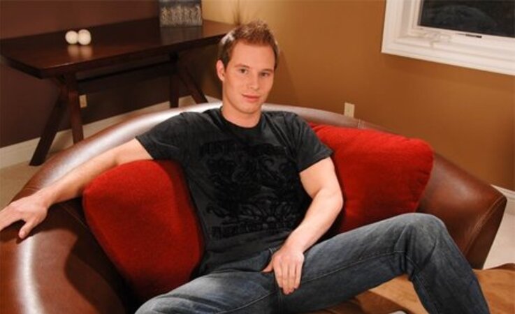 Playful colleen offered some real sex when stepbro was caught masturbating