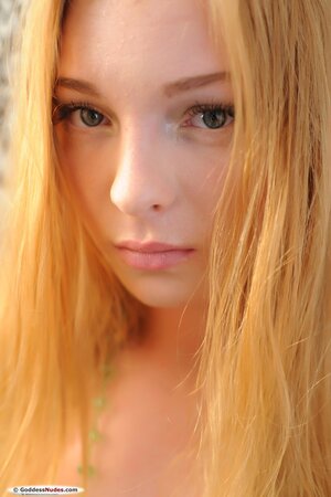 Young red-haired seductress flaunts her big bubble ass and shaved pussy