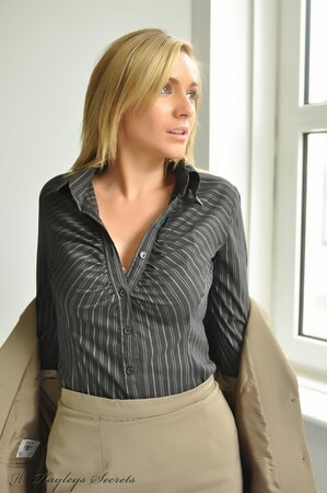 Juicy belle with big boobs is asked to undress till nudity during phone calls