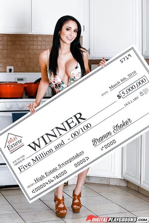 Diva with big melons thinks she is too beautiful to cook so she starts stripping