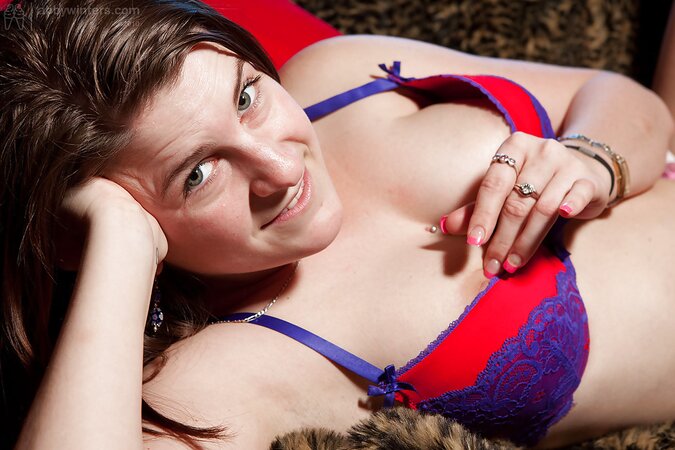 Good looking lady with natural boobies wants to finger herself