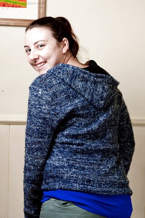 Twisted brunette with a firm bum is going to smack herself