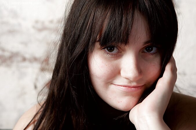 Meaty booty brunette shows what she can do in a solo gallery