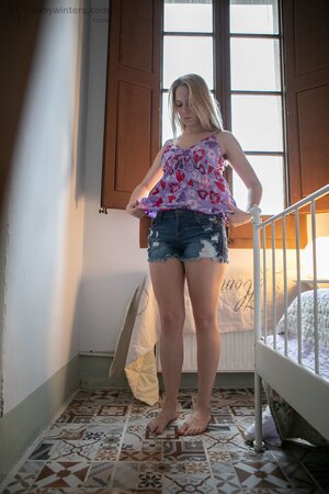 Fair haired Aussie with a tremendous bush shows it all