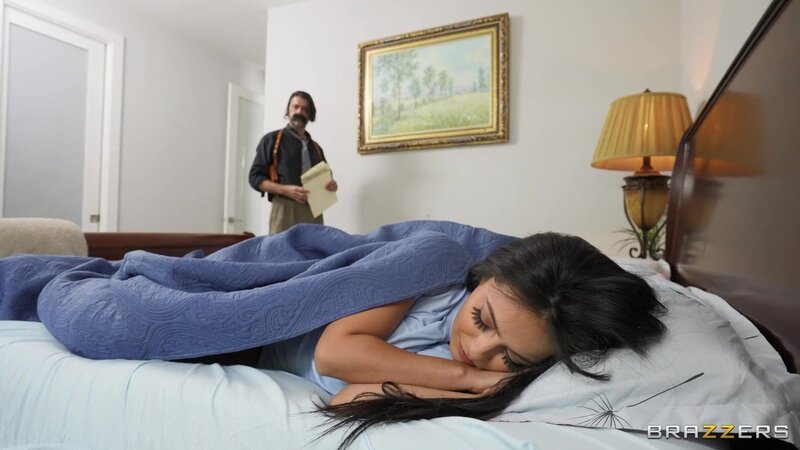 Guy is ready to fuck her pussy and make her scream in pleasure