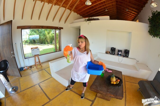 Hot girl knows her work and gets ready to get fucked silly