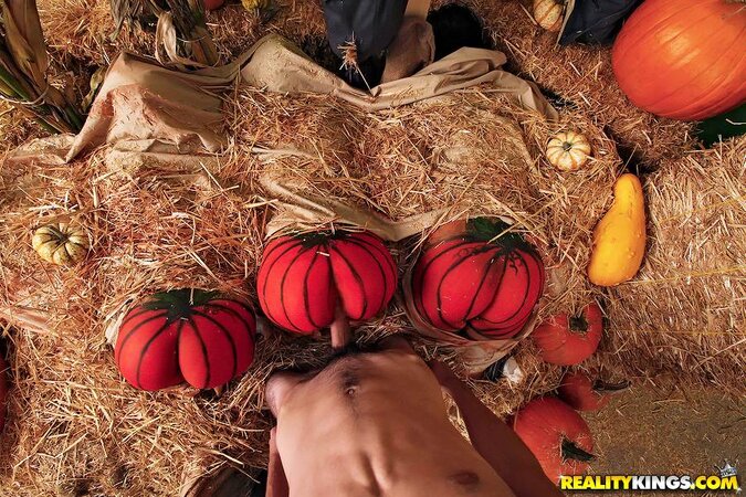 This model has the goods to do dirty and a lot of sexy for you