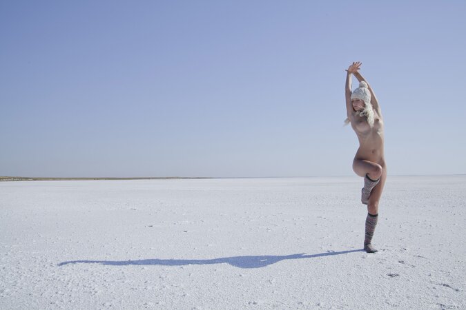 Girl doing crazy cartwheels and then some in a hot gallery