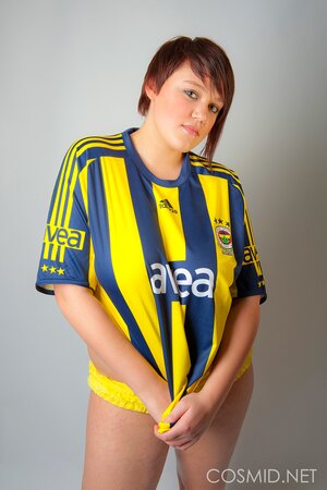 Most appealing Fenerbahce  supporter showing her meaty bum
