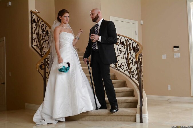 Photographer is having sex with a bride in her wedding dress