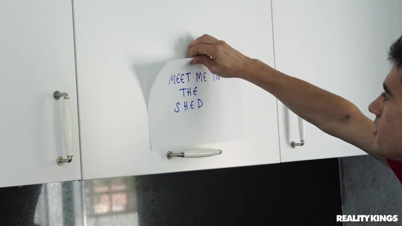 Scarlett Wild deepthroats Jordi El Nino Polla in the shed