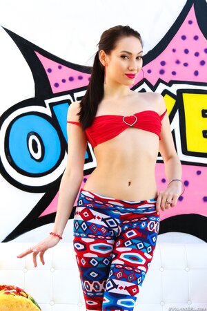 Bitchy brunette in red shoes is on her way to decent anal stretching