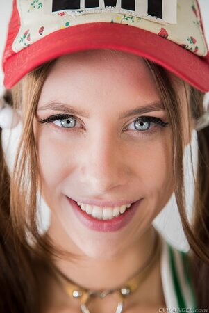 After game twin-tailed cutie undresses to celebrate win completely naked