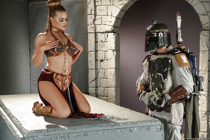 Stormtrooper catches beautiful princess and checks her cocksucking skills