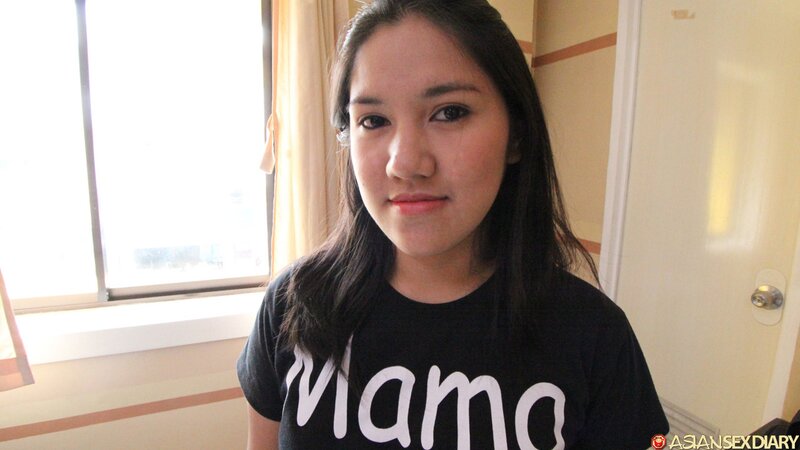 Manilen opens her legs and gets off with a real hard peen