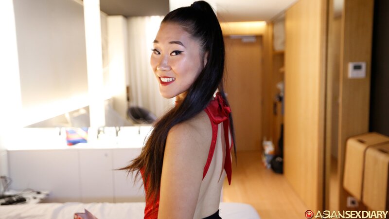 Katana the horny Asian shows her ass and the rest of her bod