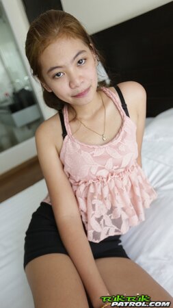 Thai babe with a tight pussy is ready to tease big time
