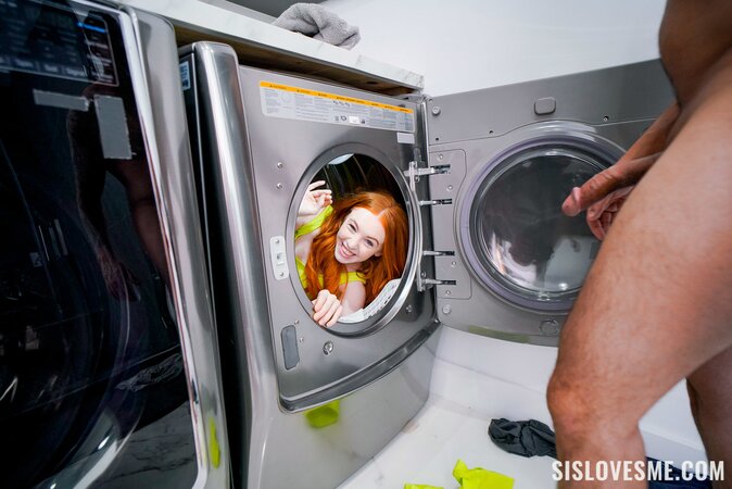 Stud plows that redheaded pussy to make her scream out a bunch