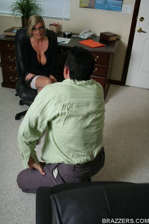 Before going dark, this MILF shows what a real slut is all about